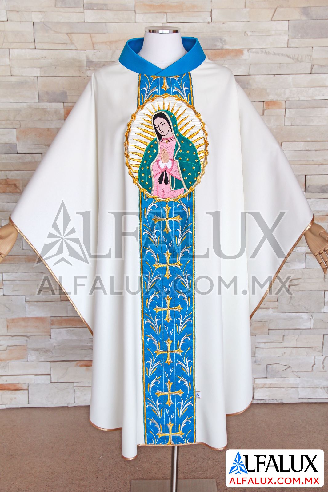 12 JARDIN Casulla Alfalux Central Blanco Azul Turqueza Medallon Virgen (1)